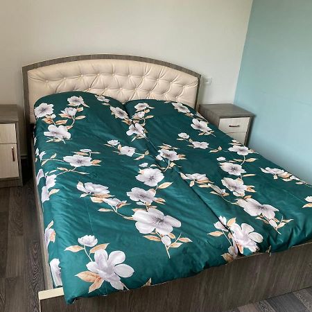 Lovely 2-Bedroom Apartment Near Ayb School Dilisan Kültér fotó