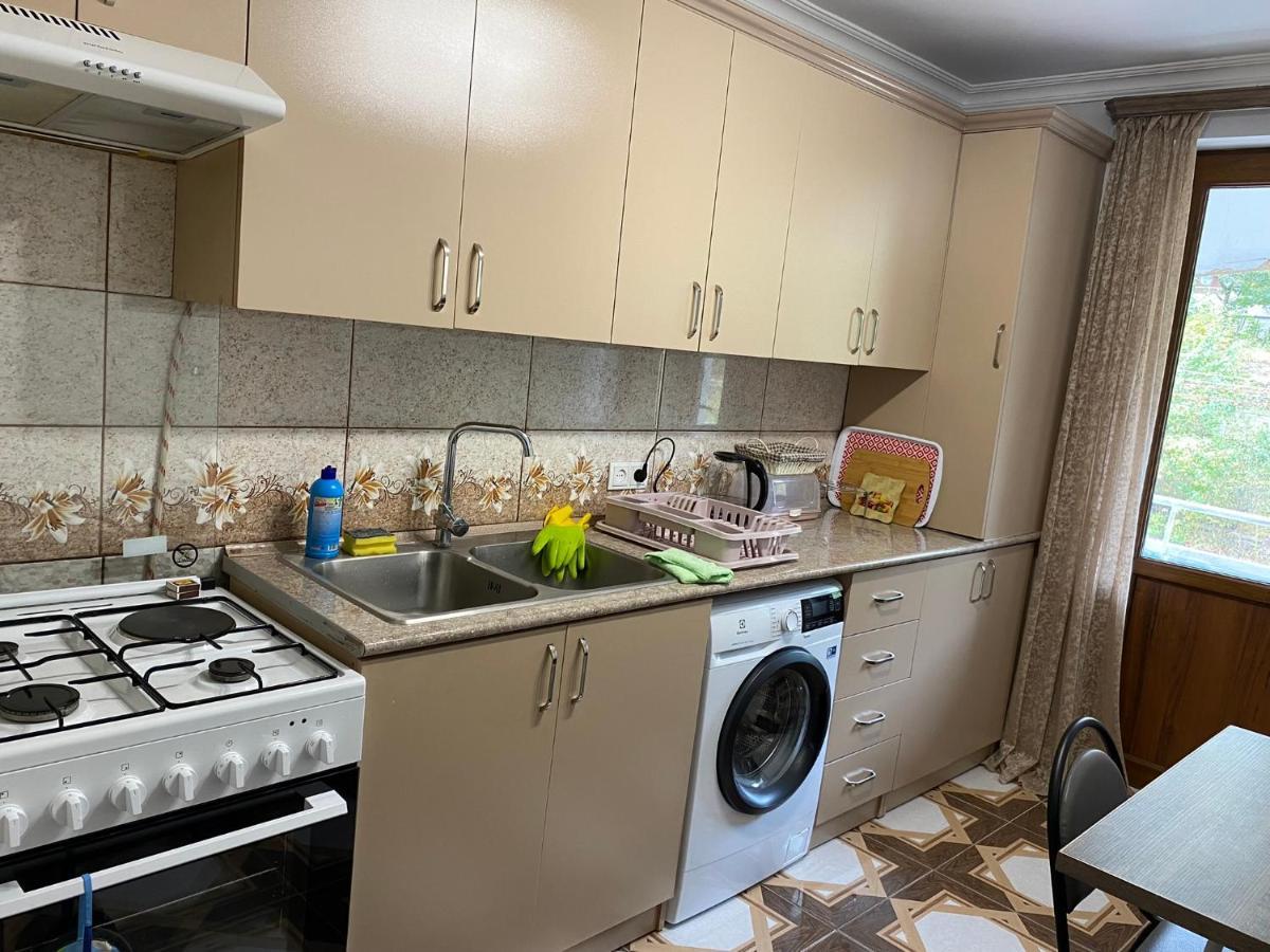 Lovely 2-Bedroom Apartment Near Ayb School Dilisan Kültér fotó